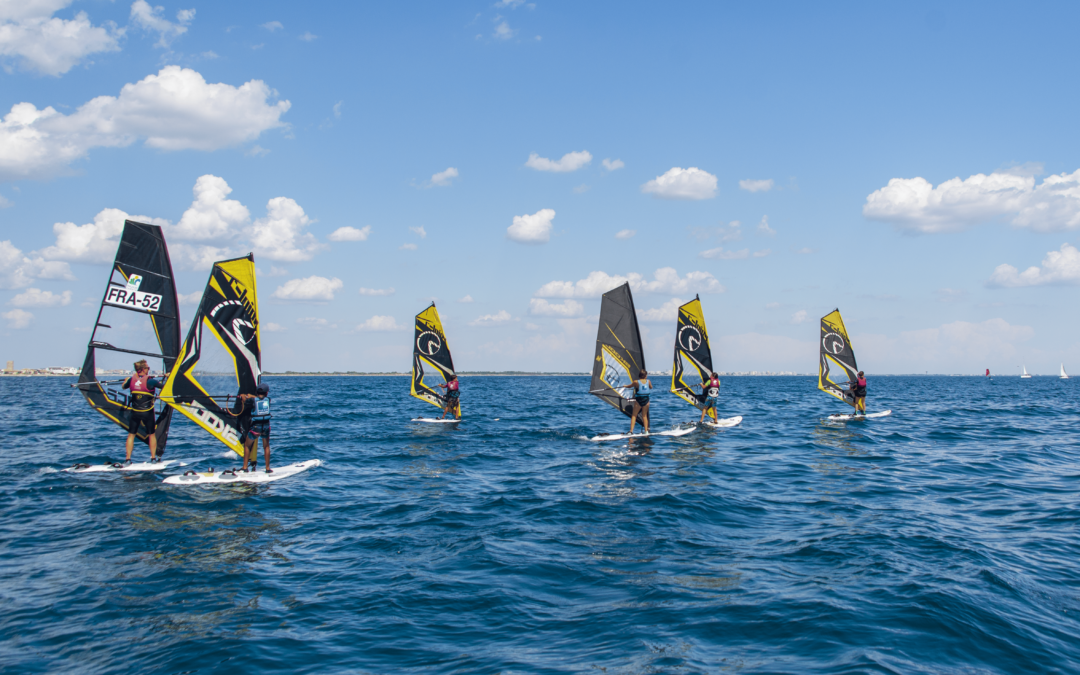 PLANCHE A VOILE